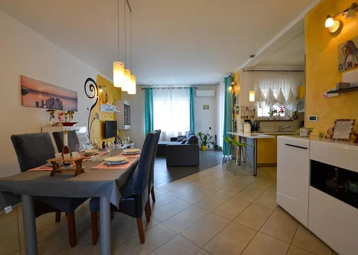 アパート Noemi & Ana ロヴィニ