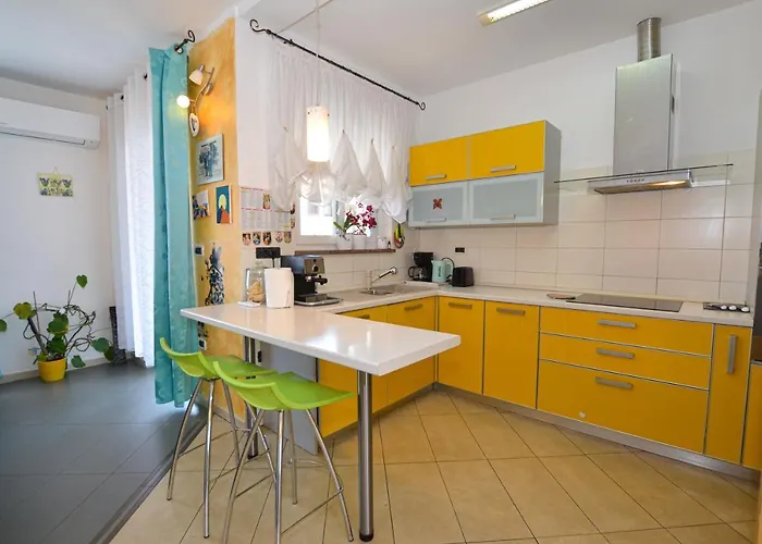 アパート Noemi & Ana ロヴィニ