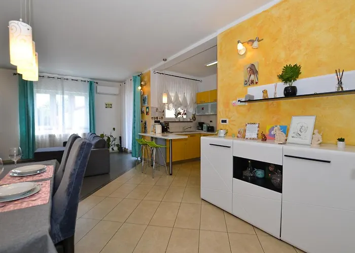 Noemi & Ana アパート ロヴィニ