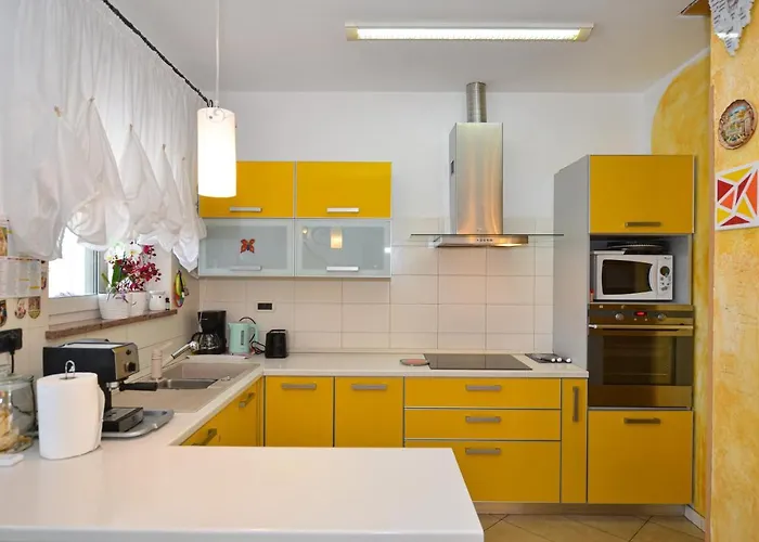 Noemi & Ana アパート ロヴィニ