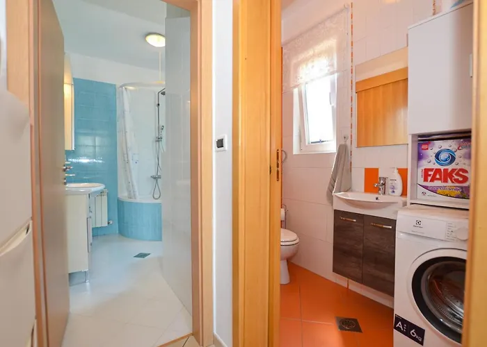 Noemi & Ana ロヴィニ