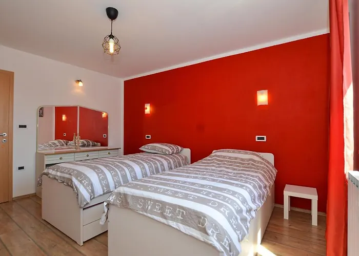 Noemi & Ana ロヴィニ